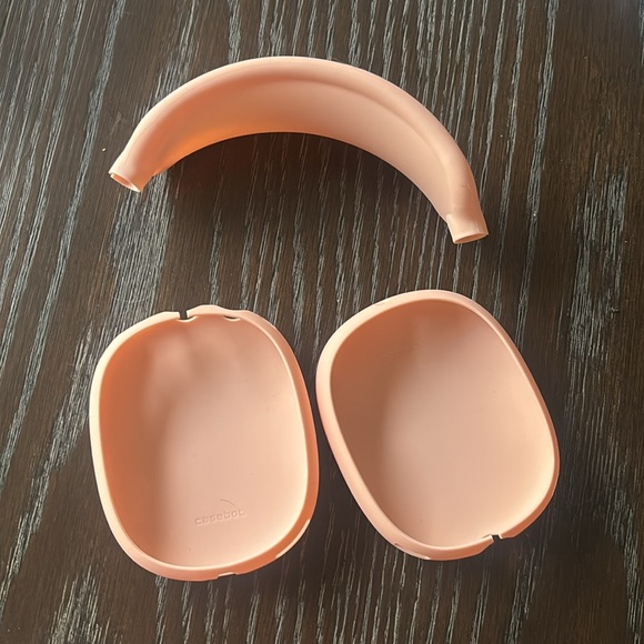 Pink Apple AirPod Max - Picture 7 of 7